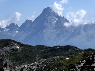 Una rara apparizione del Monviso.