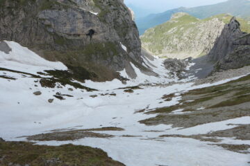 Dal colletto Sud si scende nel vallone