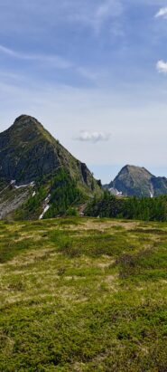 verso la forcola di Larecchio,  dall'altra parte in fondo il pizzo Ruggua