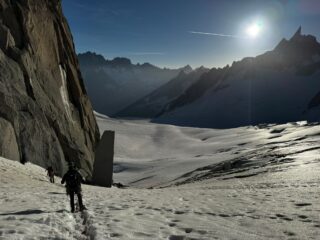 La zona crepacciata scendendo a lato del Capucin