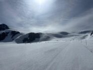 Partenza da Plateau Rosa su neve ghiacciata tirata dai gatti