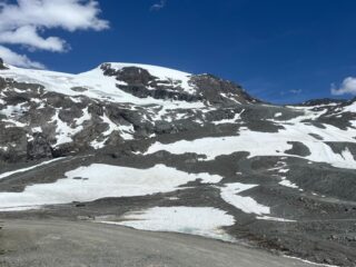 dal Ventina su lingue di neve tutte collegate si arriva ski ai  piedi a 5 min da Cime Bianche