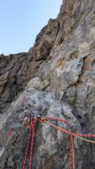 Sosta alla base della via Parcours Santè. Per l'attacco della via Davin proseguire ancora verso sinistra per altri venti metri.
