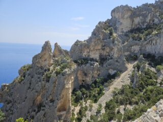 panoramica, si vede il buco della grotta