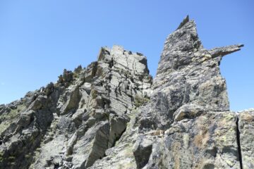 verso il muretto fessurato