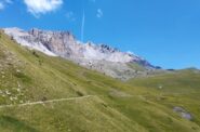 Il lungo tratto di sterrata che stacca dopo l'ampia forestale iniziale