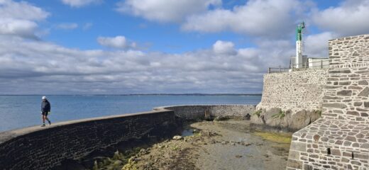 Sul muro perimetrale del Fort de la Hougue
