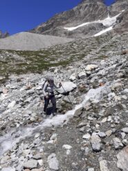 Attraversiamo dei ruscelli.