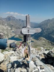 la piccola croce di vetta.