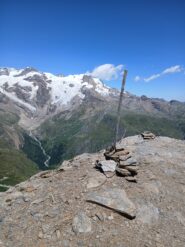 sotto le serracate del Ghiacciaio del Lys il laghetto glaciale da dove nasce il Lys