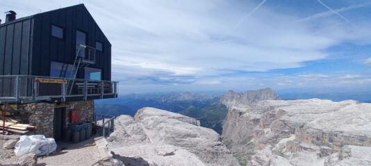 Capanna Fassa, in cima al Piz Boè