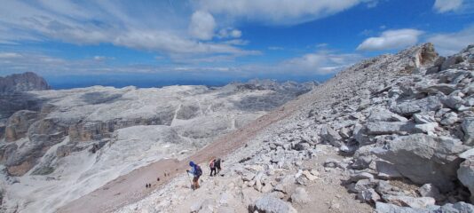Discesa dall'altro lato verso il rifugio Boè