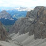 Andando avanti, affaccio sulla Val Mesdì dall'Antersass (2908m)