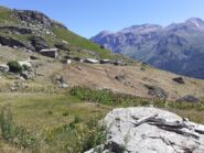 Sullo sfondo Arp Vieille.