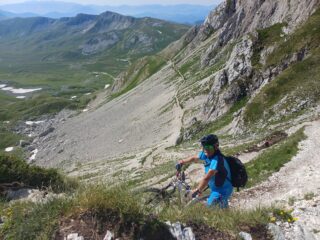 salendo alla Sella dell'Aquila