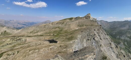 Dalla cima della Rocca del Nigro verso Rocca Bianca