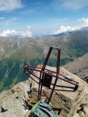 la croce  sul versante Val Chisone  e Troncea