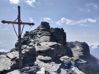 la croce da dove inizia il tratto alpinistico