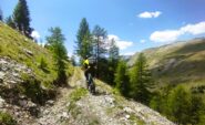 Sulla traccia a fianco del lungo canale che porta al col de la Creche