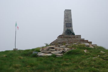 Al Monumento alle Batterie alpine, in discesa verso Oropa