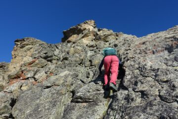 Roccia ottima e arrampicata semplice e divertente