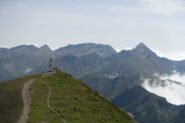Campana e dietro le montagne dei 13 laghi