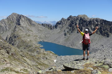 Scendedo al lago