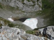 A picco sulla dolina ancora innevata