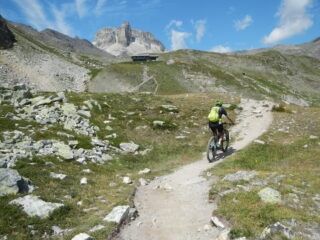 Verso il Rifugio del Thabor...sullo sfondo il Dente Bissort
