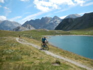 il sentiero costeggia il Lac Rond