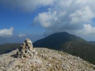 Una delle poche cime rimaste con un semplice ometto