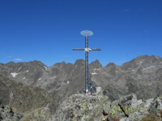 Nuova croce di vetta