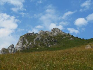 Le Rocche Giardina, a destra la cresta da percorrere nel primo tratto