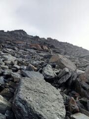 Sul costone detritico (foto A. Valfrè).