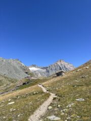 Ultimo tratto di sentiero che dal Lago della Rossa conduce al Rifugio Gastaldi. 