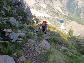 Nel ripido canale che porta in cresta 