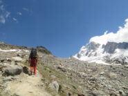 lungo la morena, verso il Rifugio