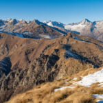 Sguardo verso la parete della Lavina, sembra quasi un'aiguille. E il pian dei Caretoun ovviamente!