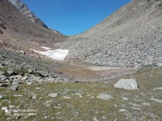 il laghetto sotto il colle è asciutto